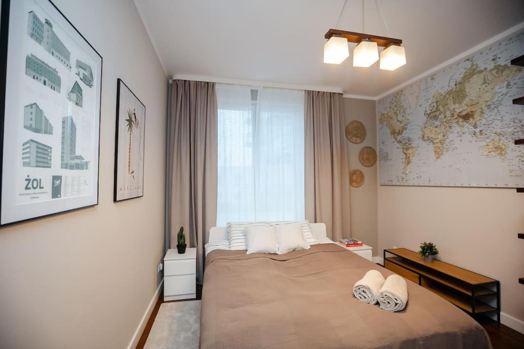 Modern, Spacious With Garage And Balcony Warschau