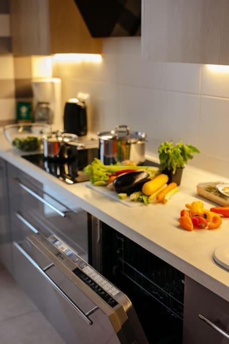 Modern, Spacious With Garage And Balcony Apartment *