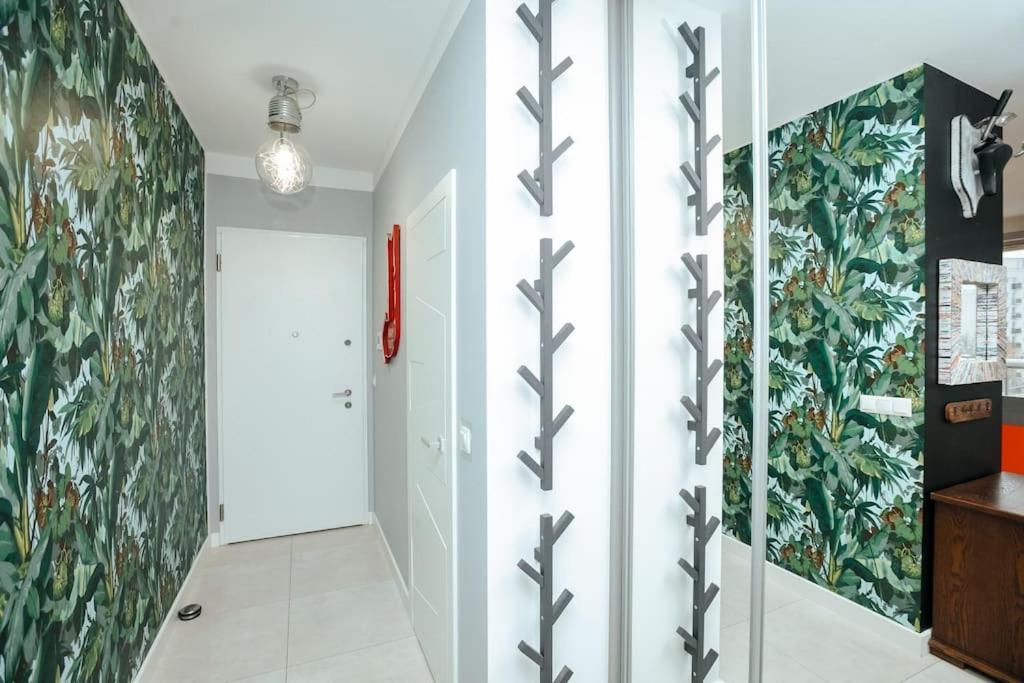 Apartment Modern, Spacious With Garage And Balcony *