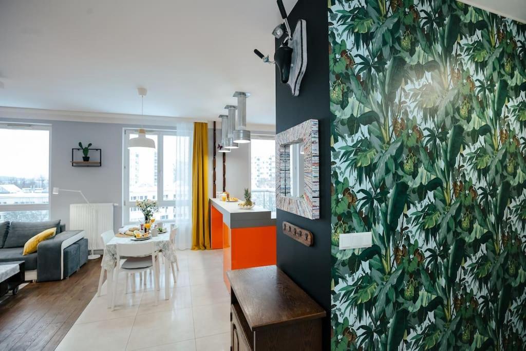 Modern, Spacious With Garage And Balcony Warschau