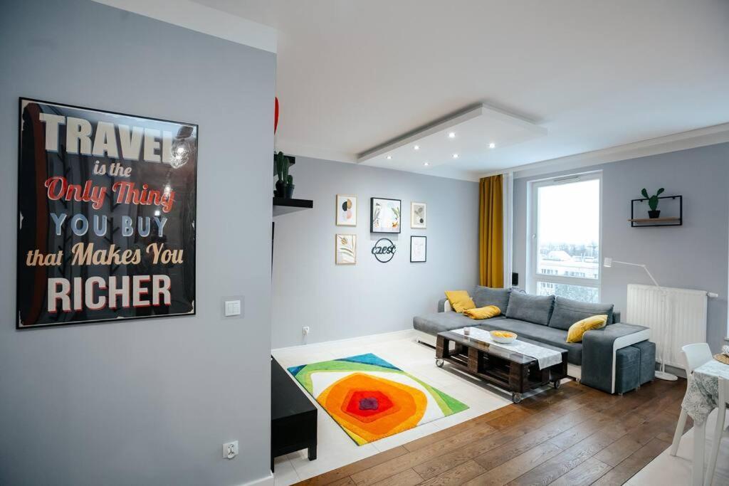 Modern, Spacious With Garage And Balcony Apartment *