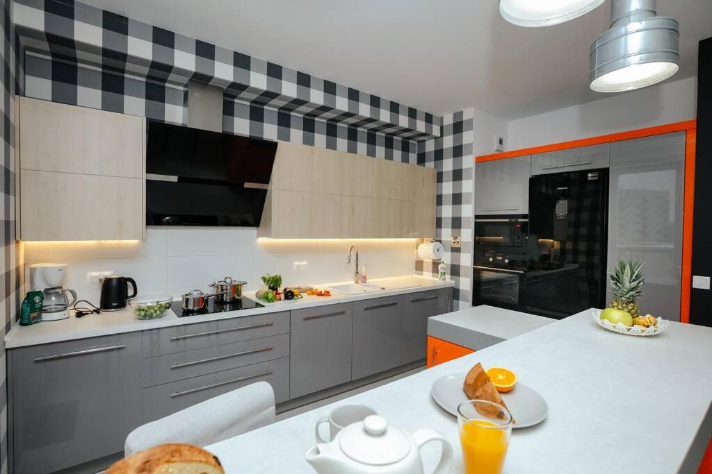 Apartment Modern, Spacious With Garage And Balcony *