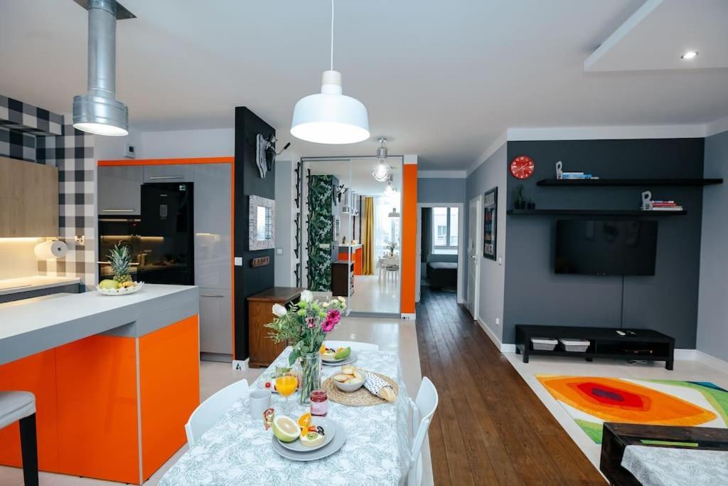 Modern, Spacious With Garage And Balcony Apartment *