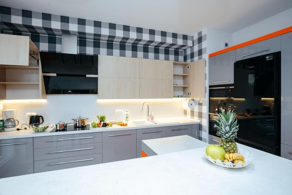 Modern, Spacious With Garage And Balcony * Warschau