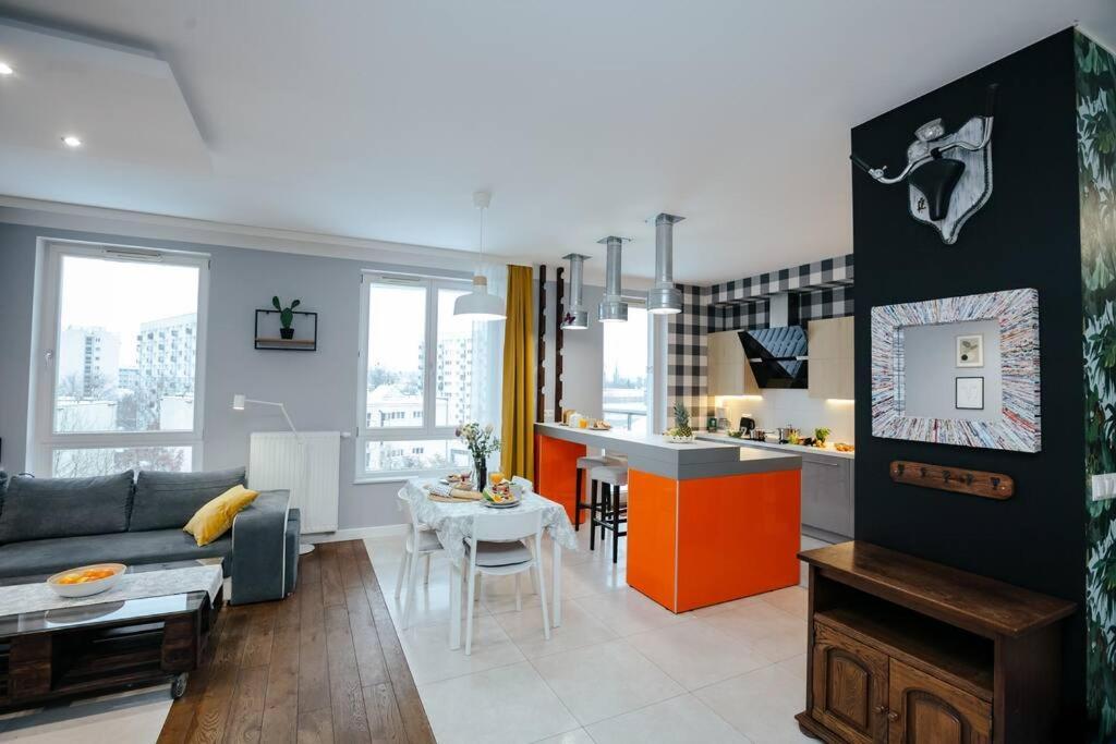 Modern, Spacious With Garage And Balcony Apartment Warschau