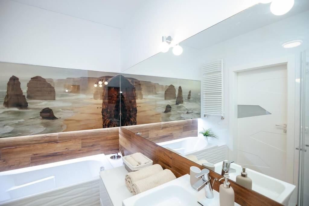 Modern, Spacious With Garage And Balcony Leilighet