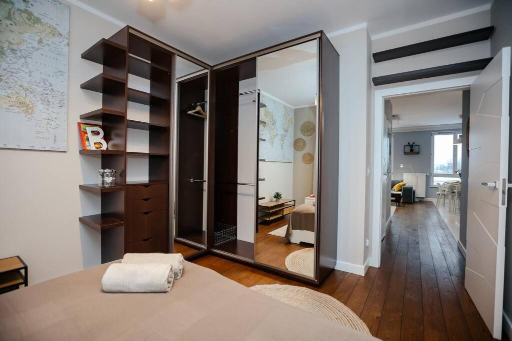 Apartment Modern, Spacious With Garage And Balcony Warschau