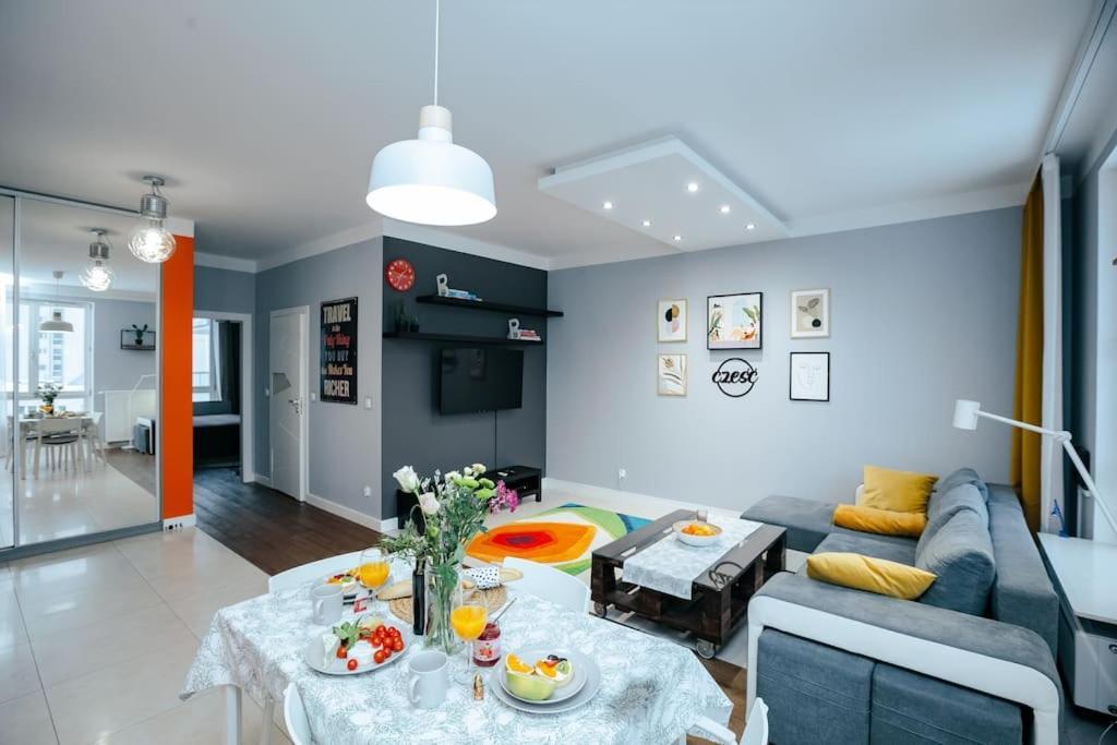 Modern, Spacious With Garage And Balcony Apartment *