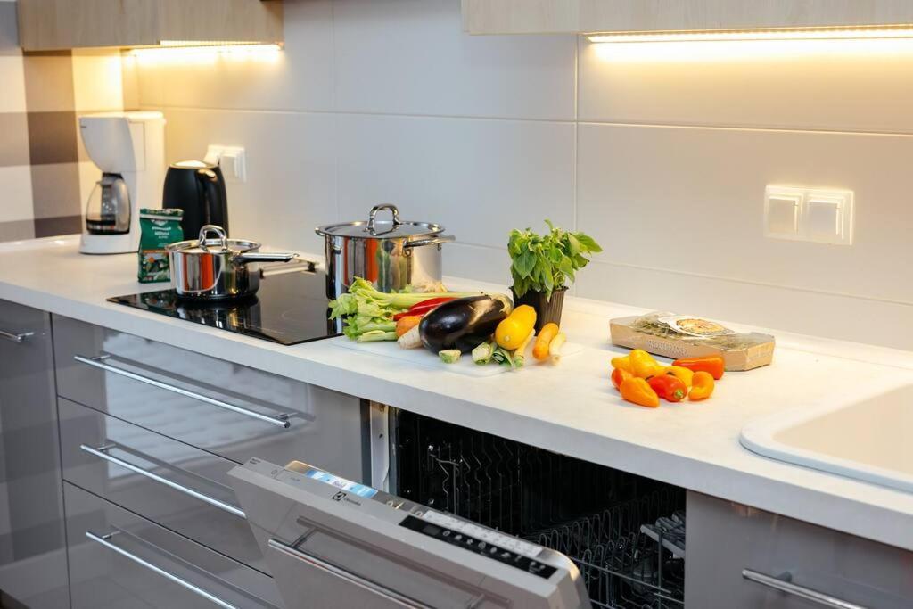 Leilighet Modern, Spacious With Garage And Balcony *