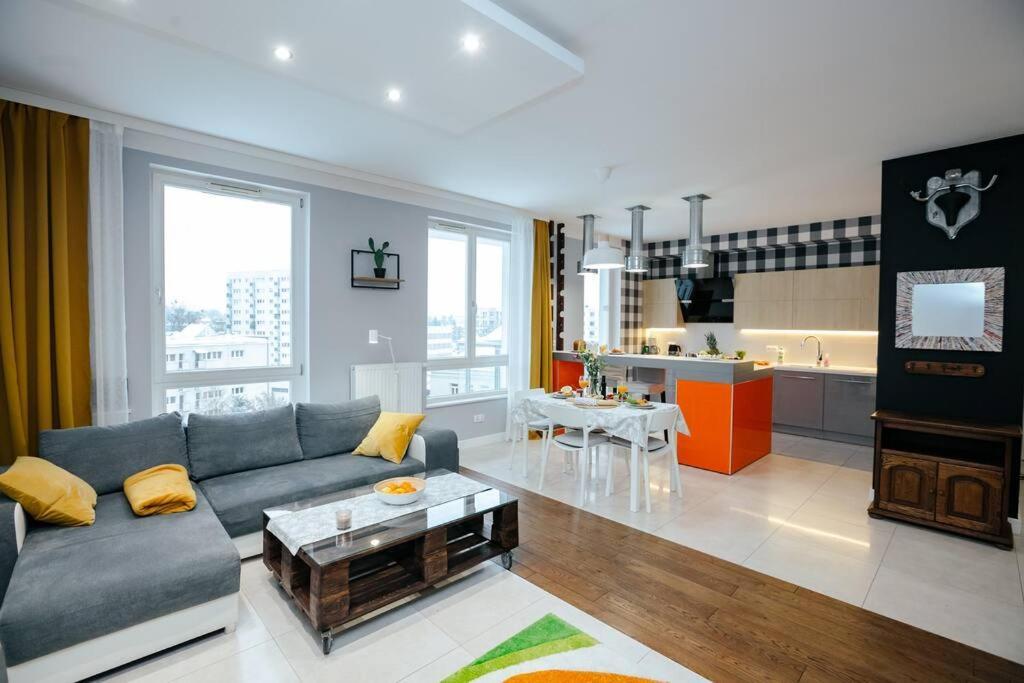 Apartment Modern, Spacious With Garage And Balcony Warschau