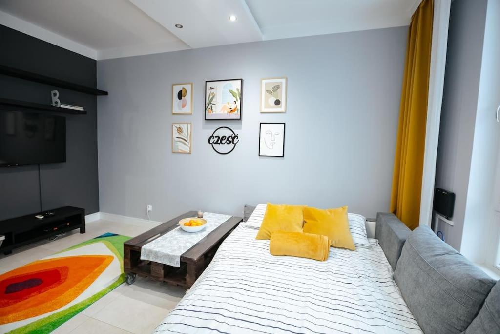 Apartment Modern, Spacious With Garage And Balcony *