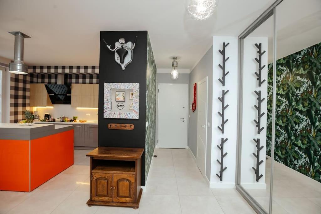 Leilighet Modern, Spacious With Garage And Balcony